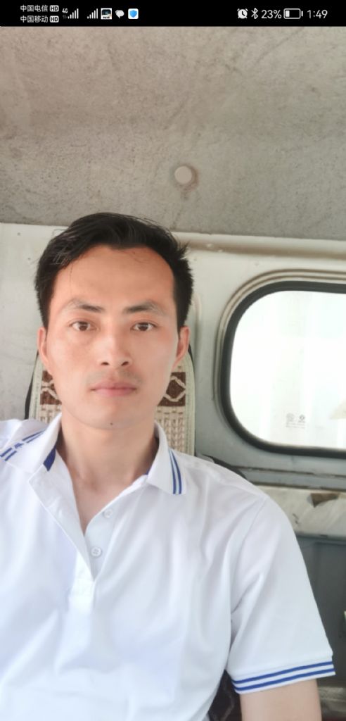 Զ��ɽ��ɫ������Ů��